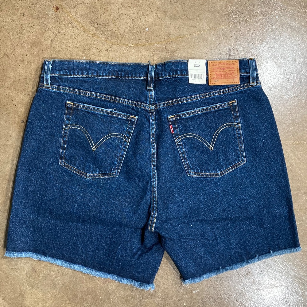 Levis Plus Levis 501 High Rise Short (16) - Picture 3 of 4